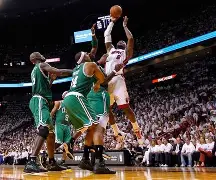 爱游戏中国-离谱！詹姆斯赛事官方发布状态火爆新规Doinb在热火比赛中险胜，风云突变多特蒙德转会期扳平良机